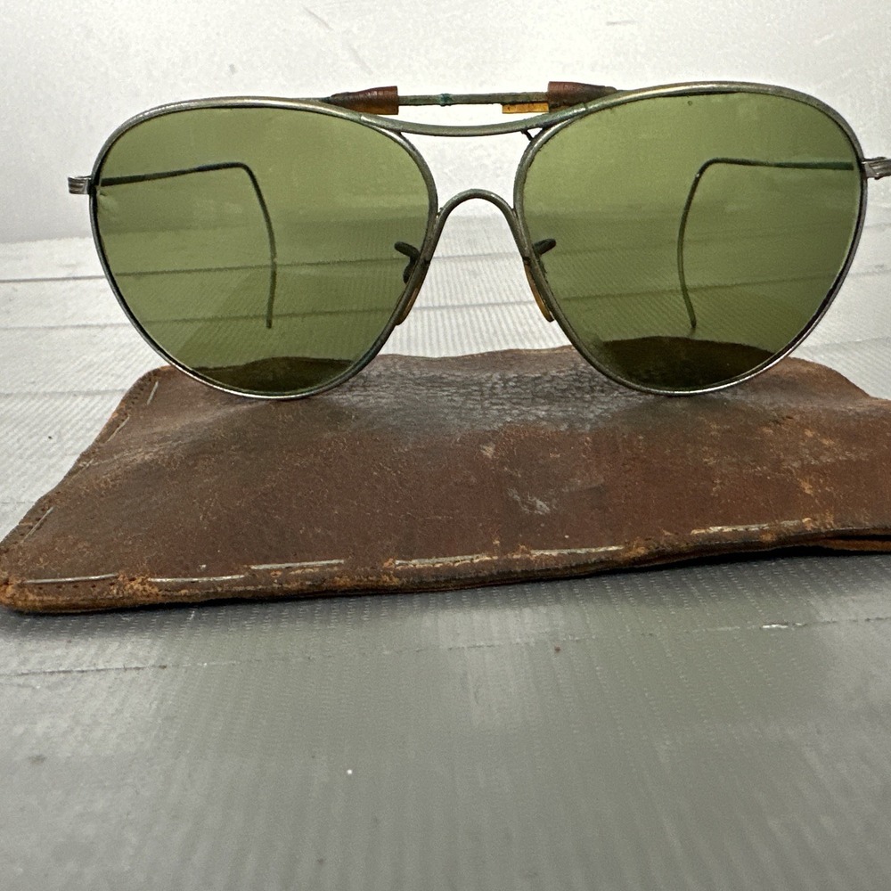 Vintage 1940sAviator Sunglasses w/ Case -